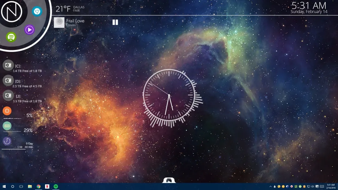 Rainmeter 桌面效果示例：模拟时钟与天气组件