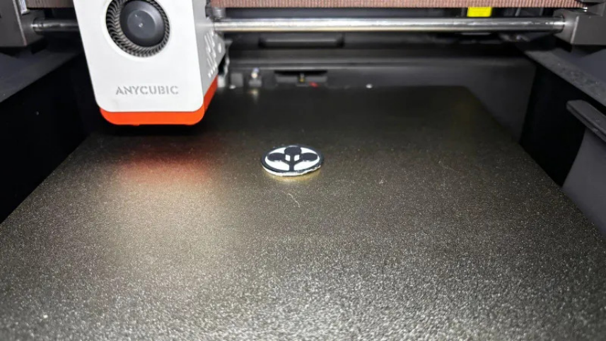 3D打印机正在打印AirDeck机身装饰标识