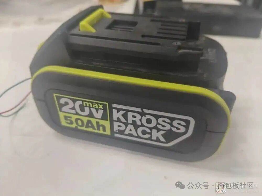 电池包顶部接口视图