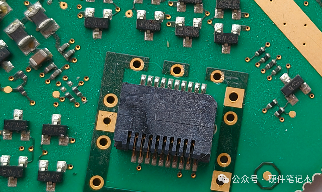 无丝印器件及周边过孔