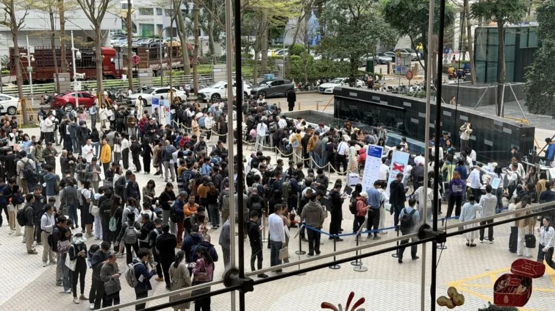 深圳近千人排队等待安装OpenClaw