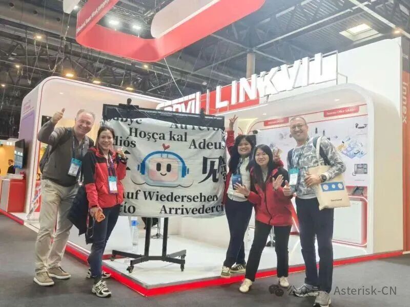 LINKVII展位告别合影