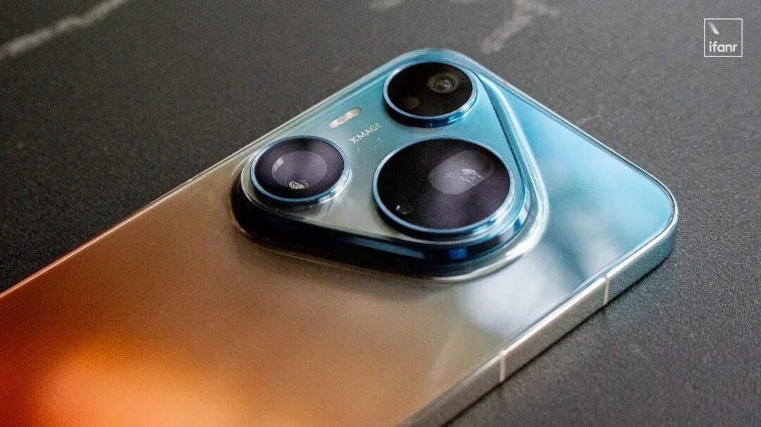 华为Pura 90手机摄像头模组与X-MAGE标识特写