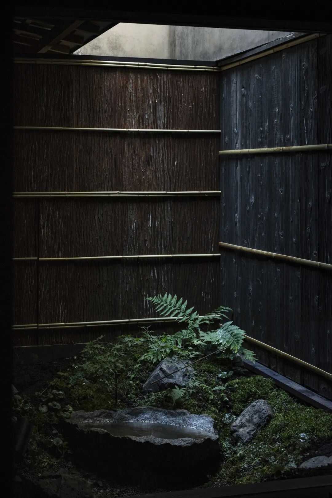 禅意庭院青苔石盆