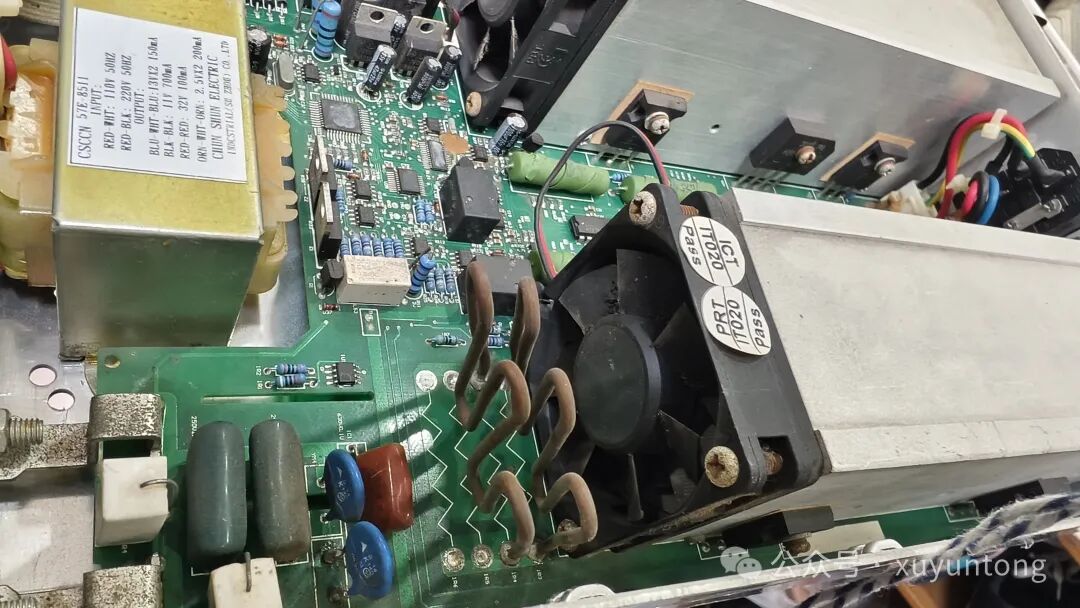 主功率输出部分与大型散热模组