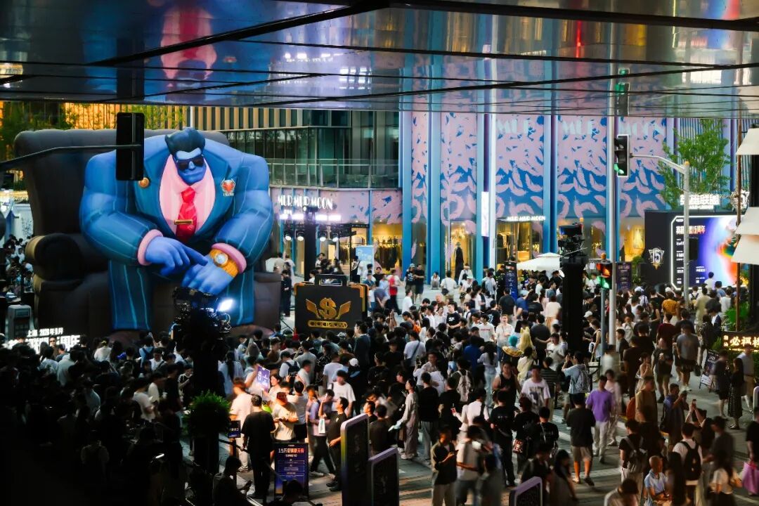 英雄联盟15周年线下巨型充气立牌