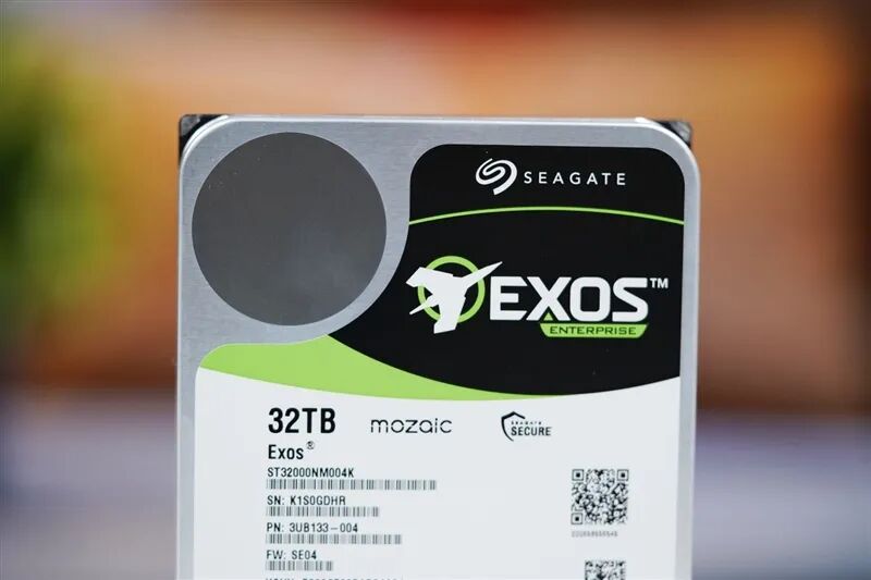 希捷银河Exos 32TB硬盘标签特写1