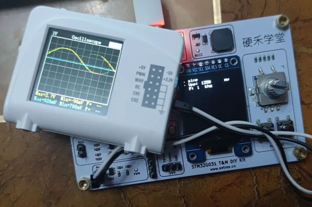 STM32信号发生器实物运行与示波器波形显示