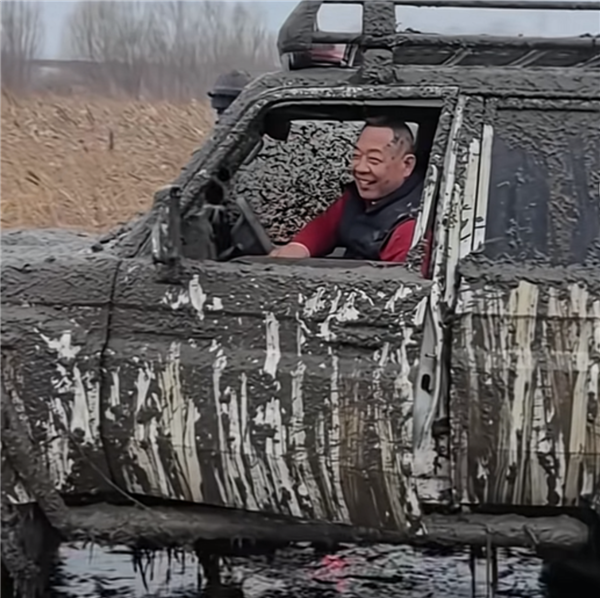 于东来此前泥地越野