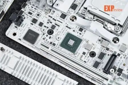 CPU插槽区域拆解特写