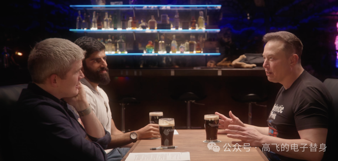 马斯克在Cheeky Pint播客录制现场