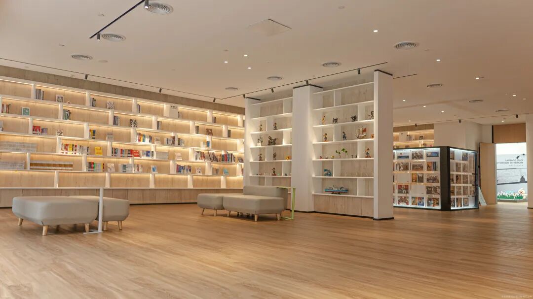 公司内部的图书馆休闲空间