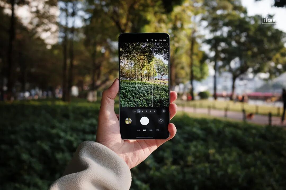 使用S26 Ultra拍摄的公园场景取景界面