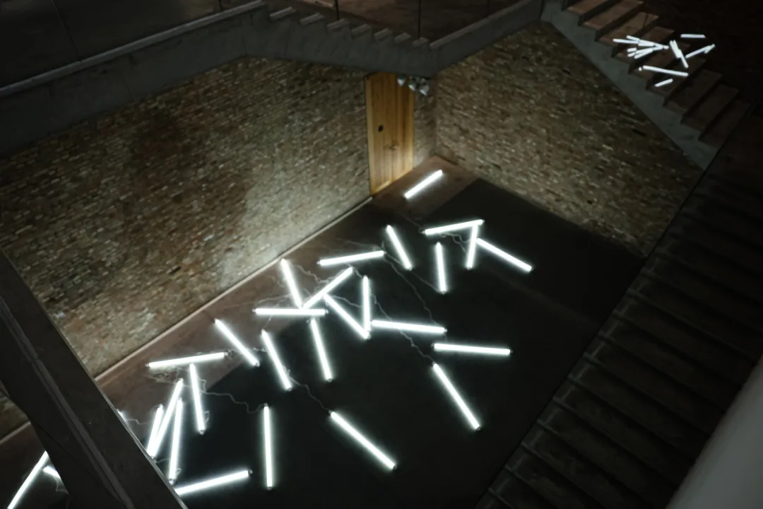 王郁洋灯光装置《关系2025》