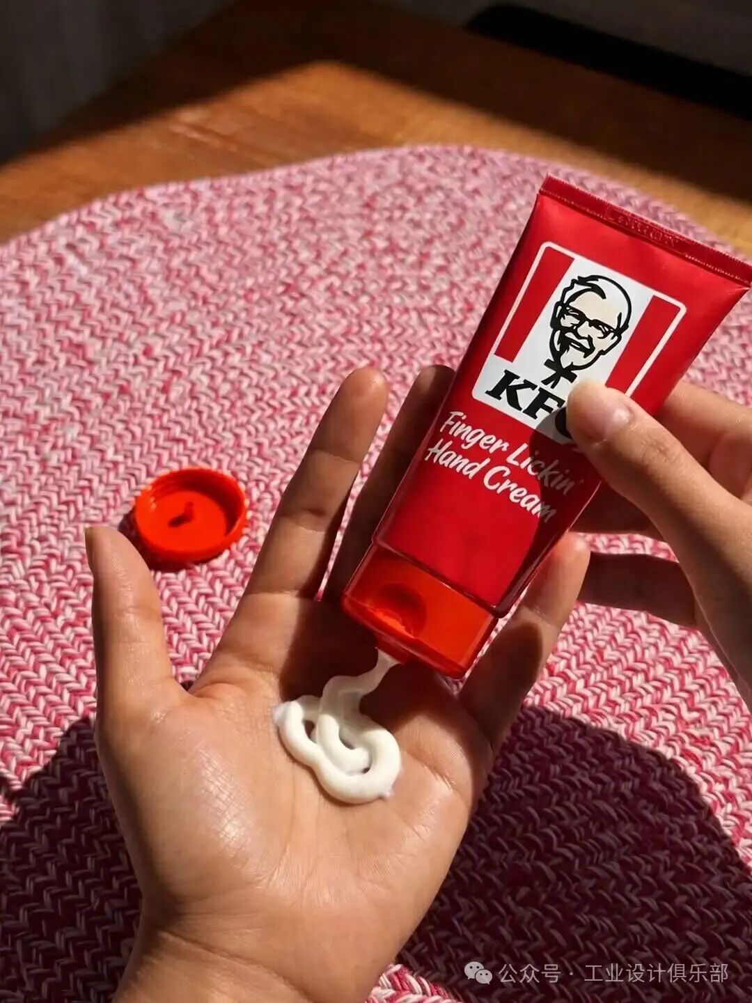 KFC创意护手霜产品图