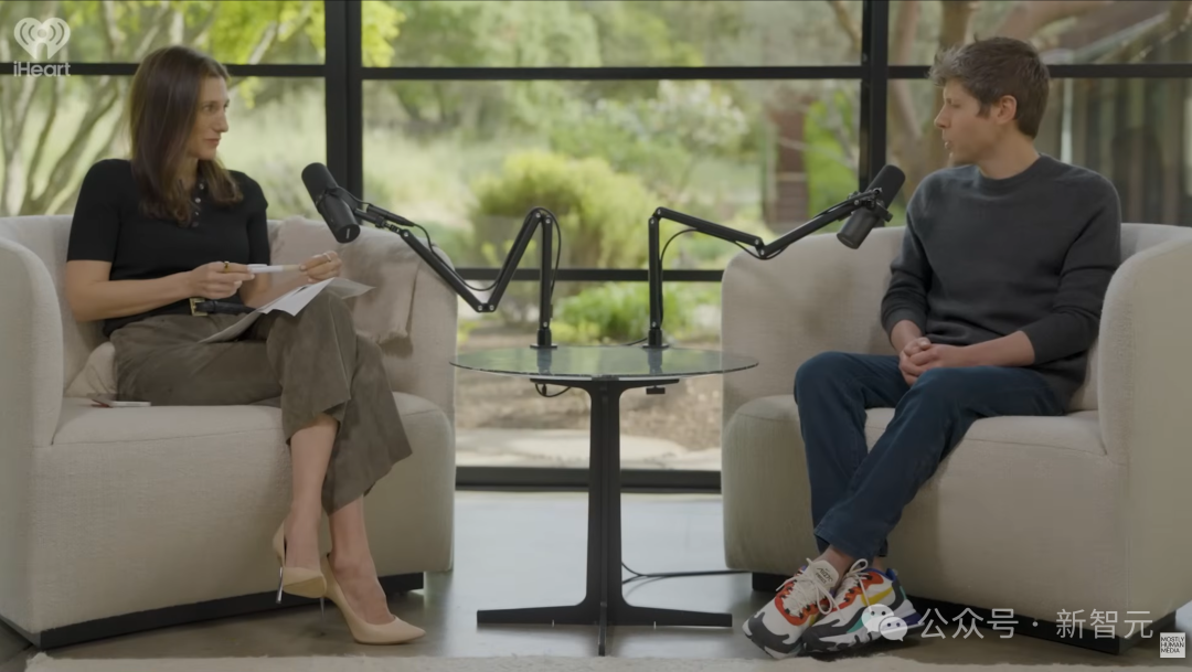 Sam Altman与主持人Laurie Segall的访谈现场