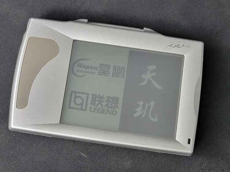 搭载国产Hopen OS的联想天玑810掌上电脑
