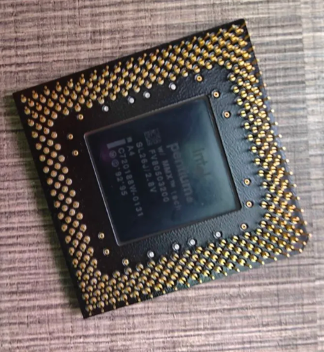 Pentium MMX处理器,采用PGA-296封装