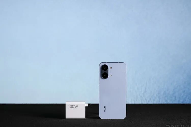 REDMI Turbo 5 Max 手机与100W充电器