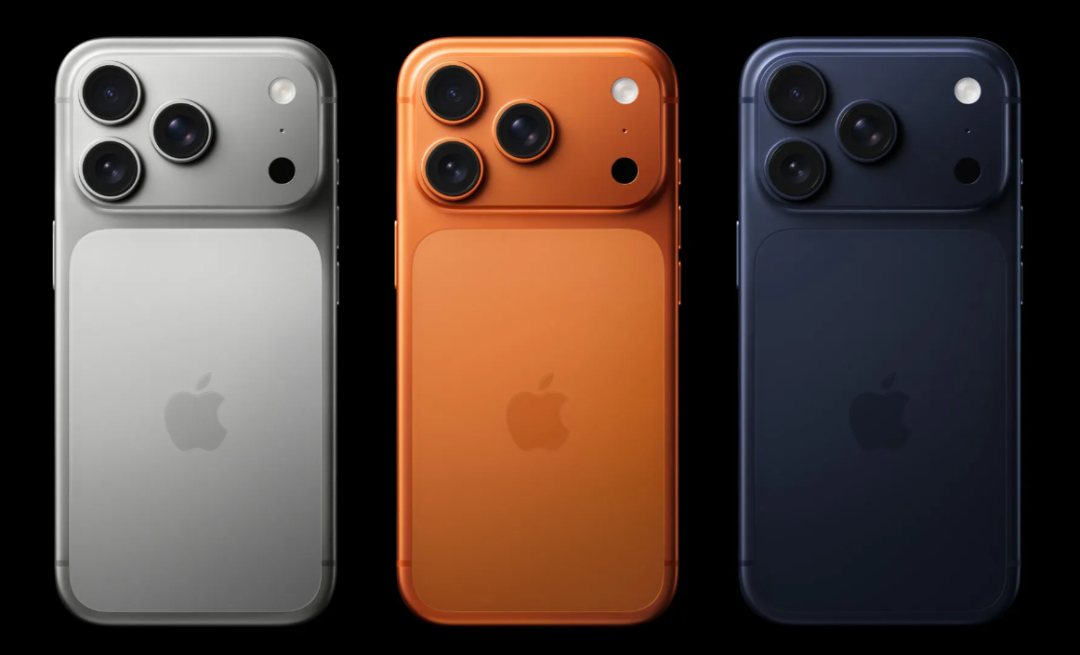 苹果iPhone 17系列三款机型背面展示