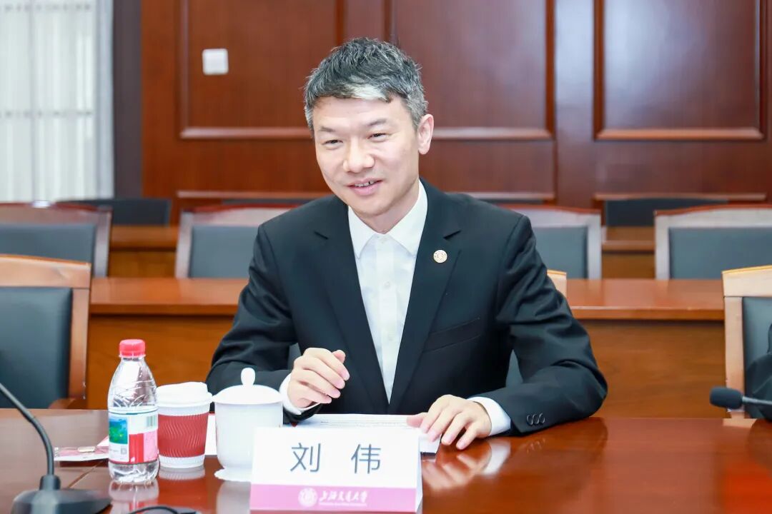 米哈游联合创始人刘伟在捐赠仪式现场