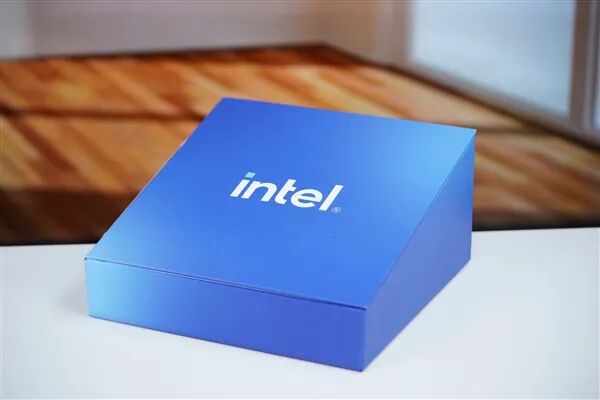 Intel LGA 1700处理器包装盒