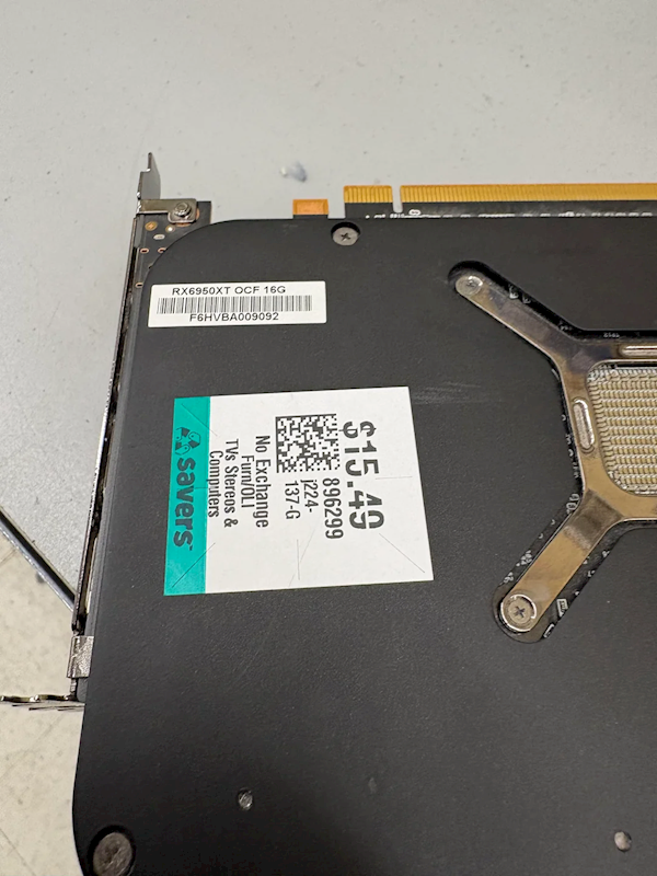 RX 6950 XT显卡背面标签特写