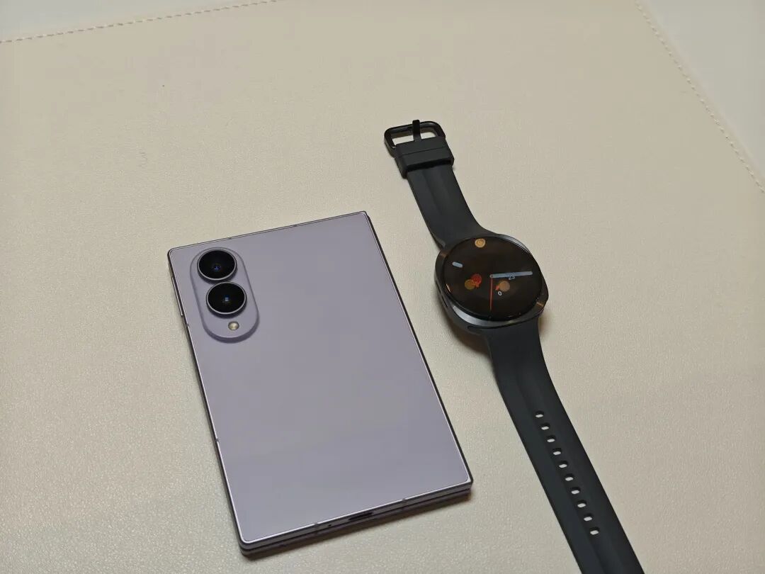 三星Galaxy Z Fold8与智能手表