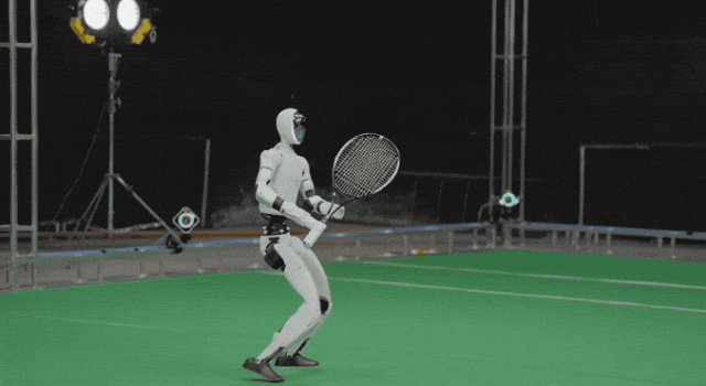 宇树G1机器人夜间打网球动图