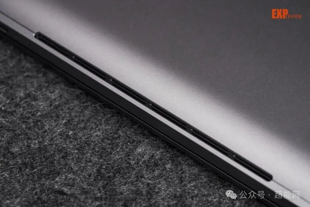 MTT AIBOOK机身侧面散热开孔