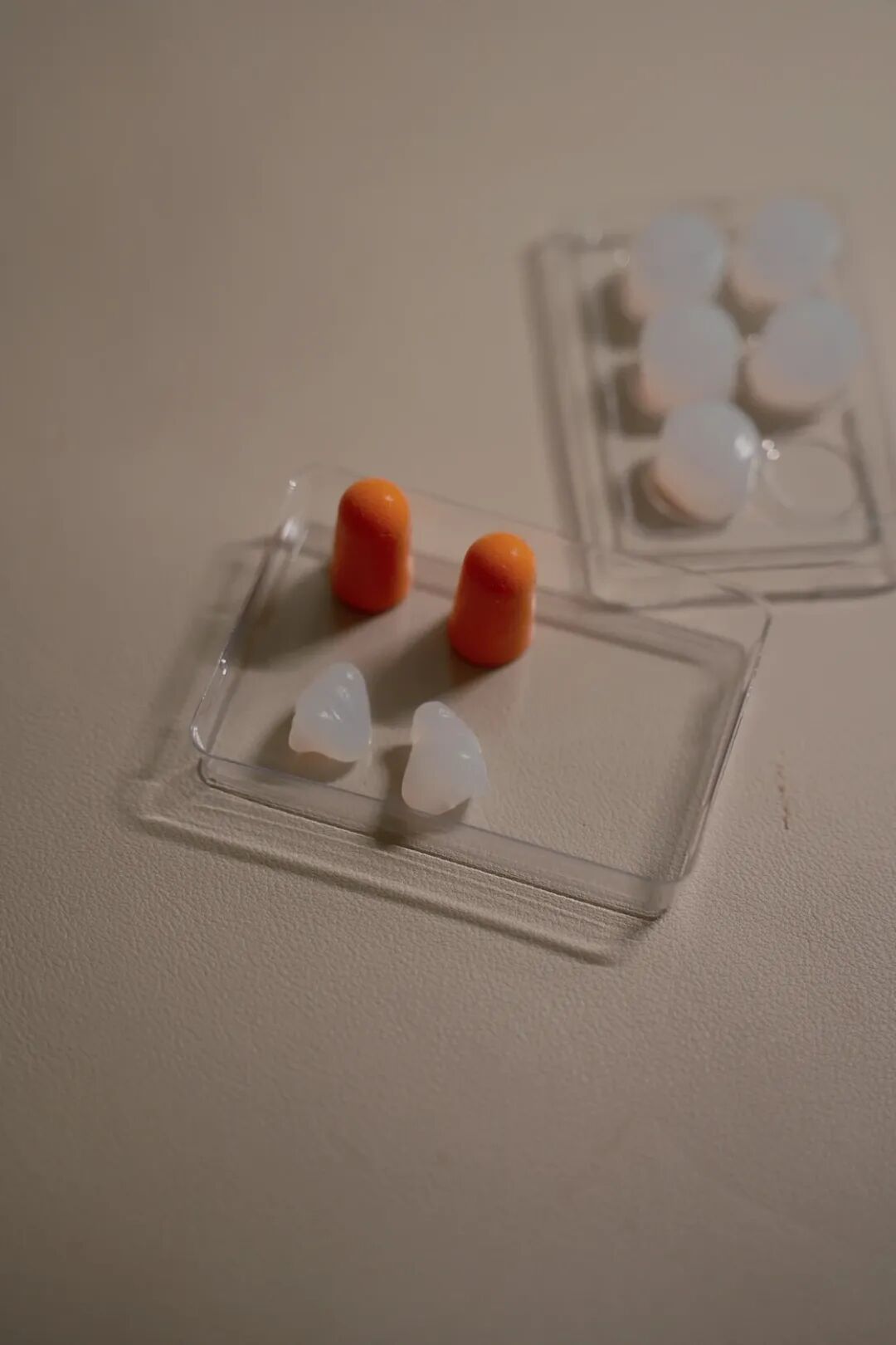 不同颜色的硅胶泥耳塞