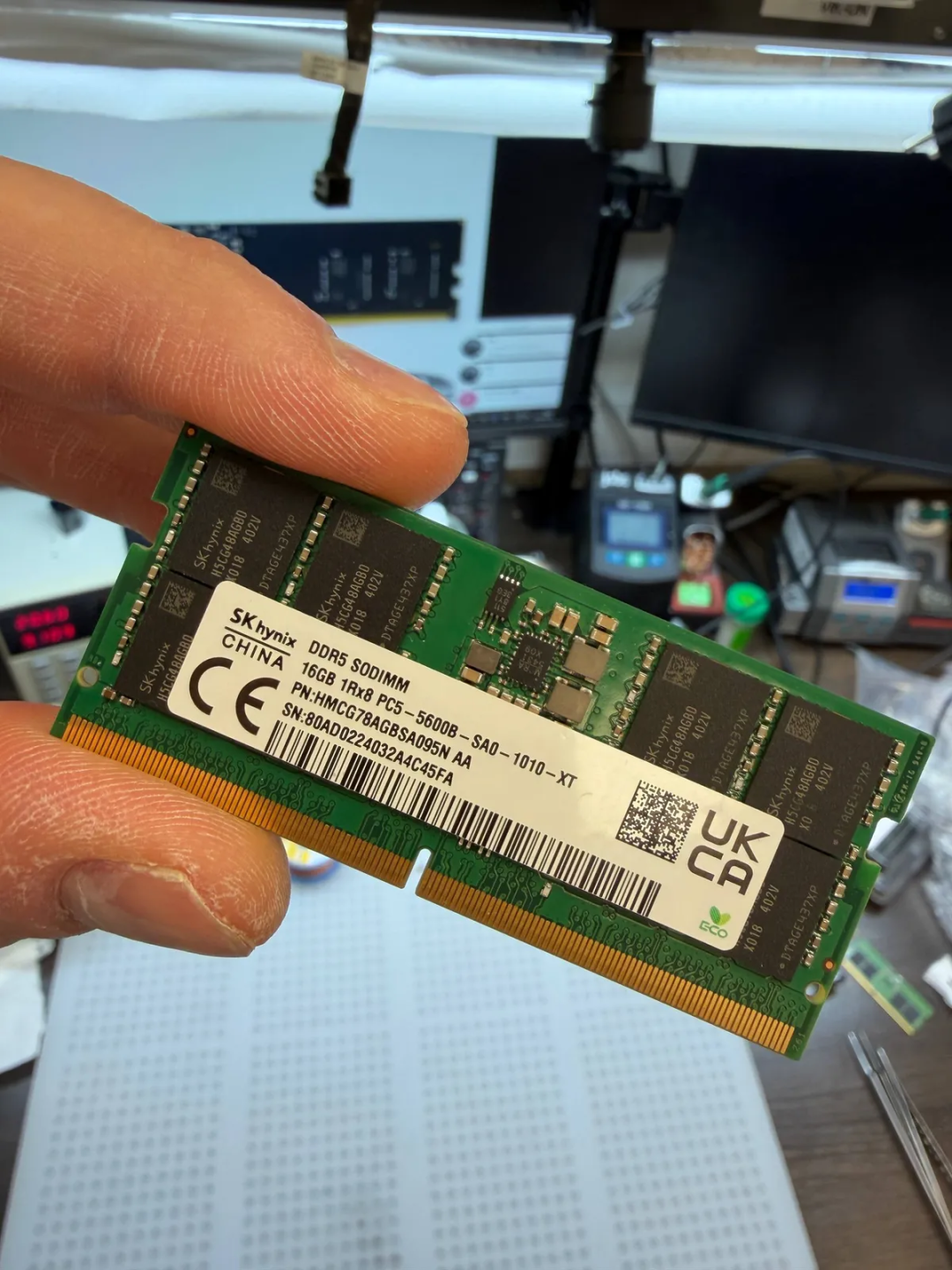 俄罗斯DIY的32GB DDR5内存条实物照片