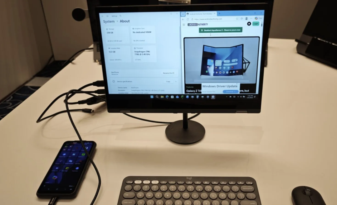 NexPhone连接外设的桌面场景