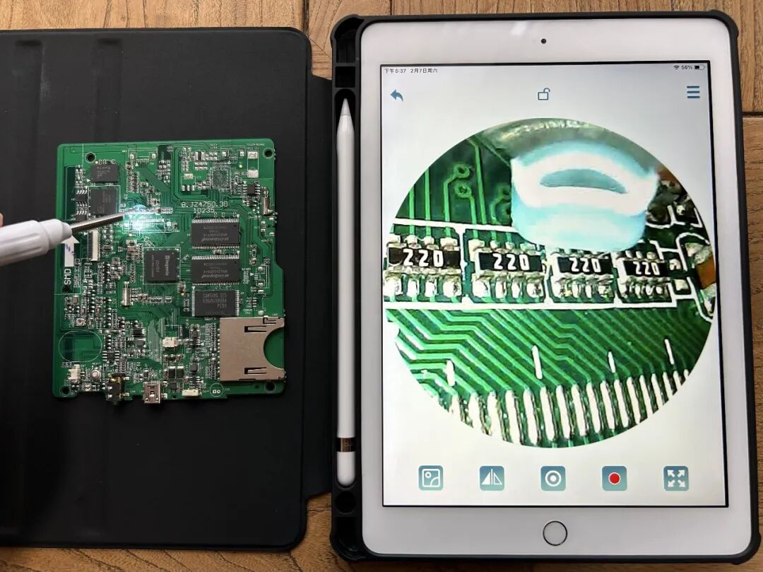 贴片排阻在放大镜头下的图像