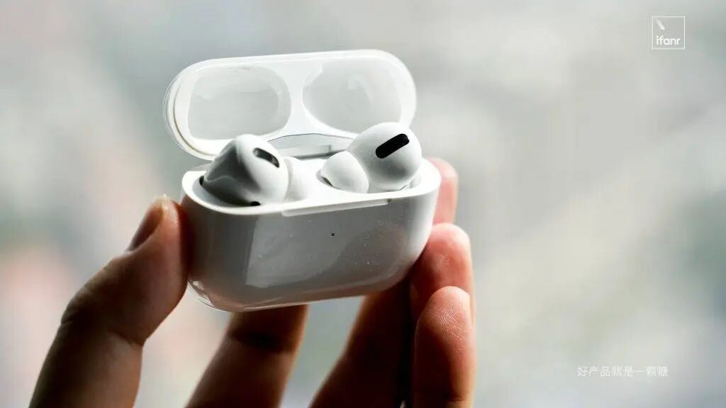 AirPods Pro 充电盒