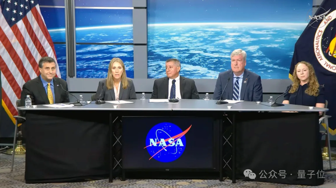 NASA新闻发布会现场，左二为Julianna Scheiman