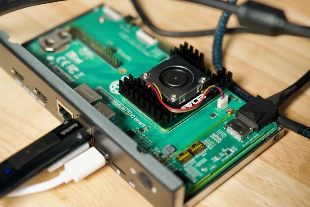 CM5 IO Board - Fan spinning