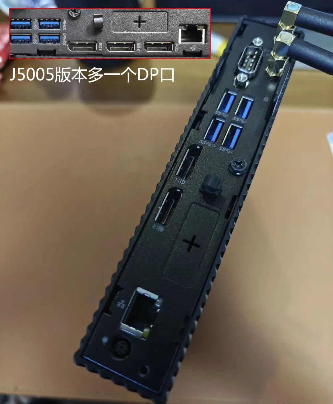 戴尔Wyse5070背面接口特写，突出DP口