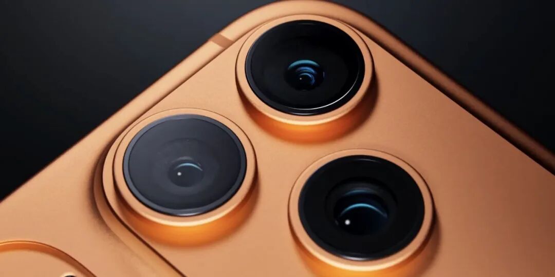iPhone 18 Pro 金色后置摄像头模组特写