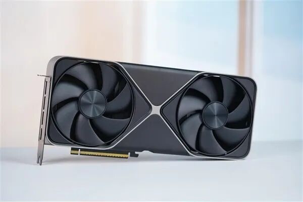 RTX 5080双风扇显卡外观