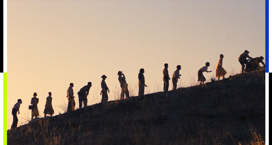 叙事性剪影：夕阳下人群行走