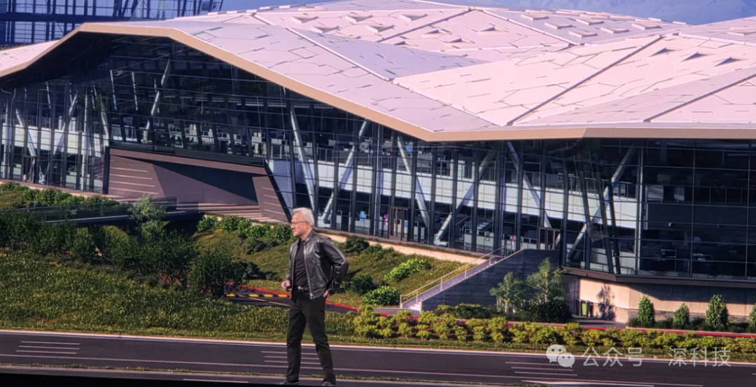 黄仁勋登台演讲