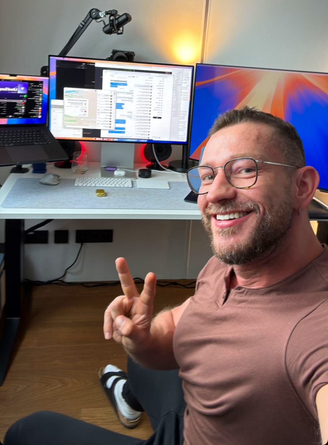 Peter Steinberger坐在电脑前工作的照片