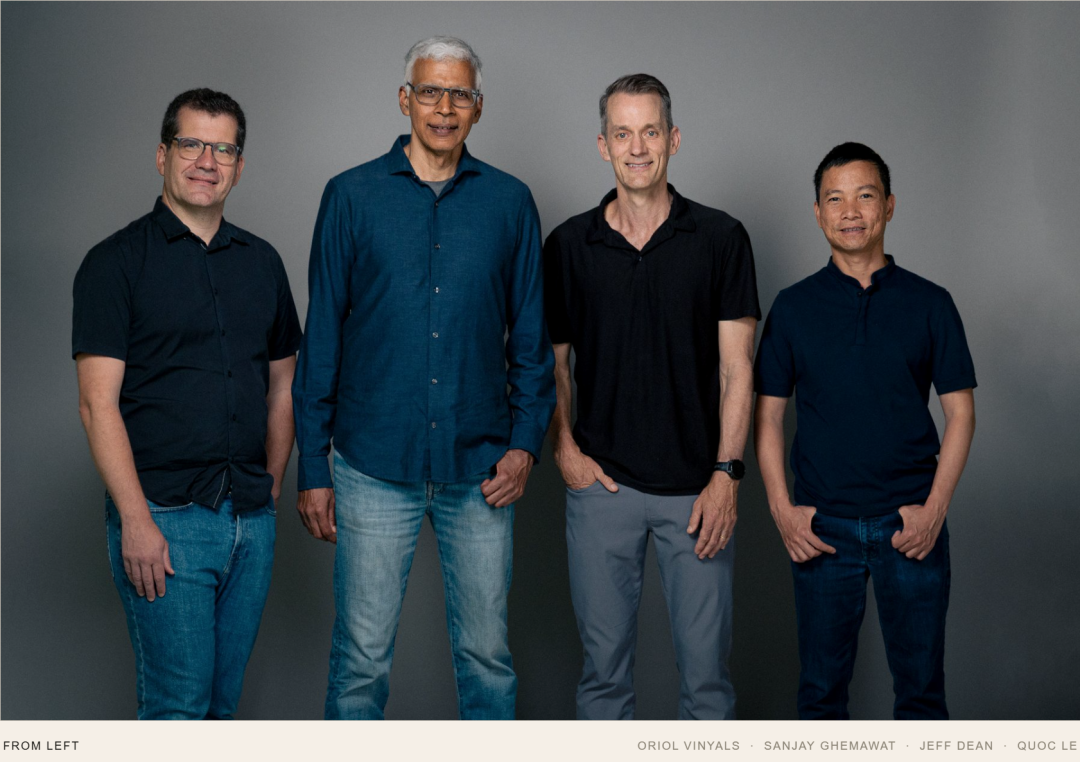 Jeff Dean、Sanjay Ghemawat、Oriol Vinyals、Quoc Le 合影