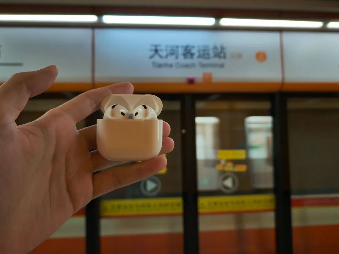 地铁站内使用 AirPods 5 实测降噪
