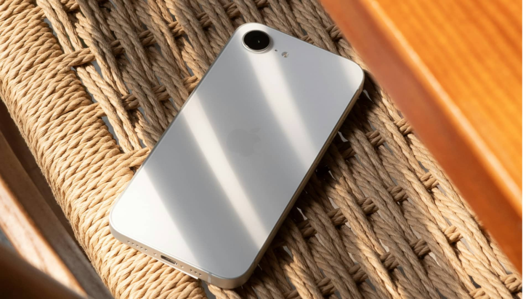 iPhone 17e 背部设计概念渲染