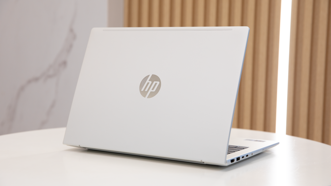 惠普战66笔记本闭合状态