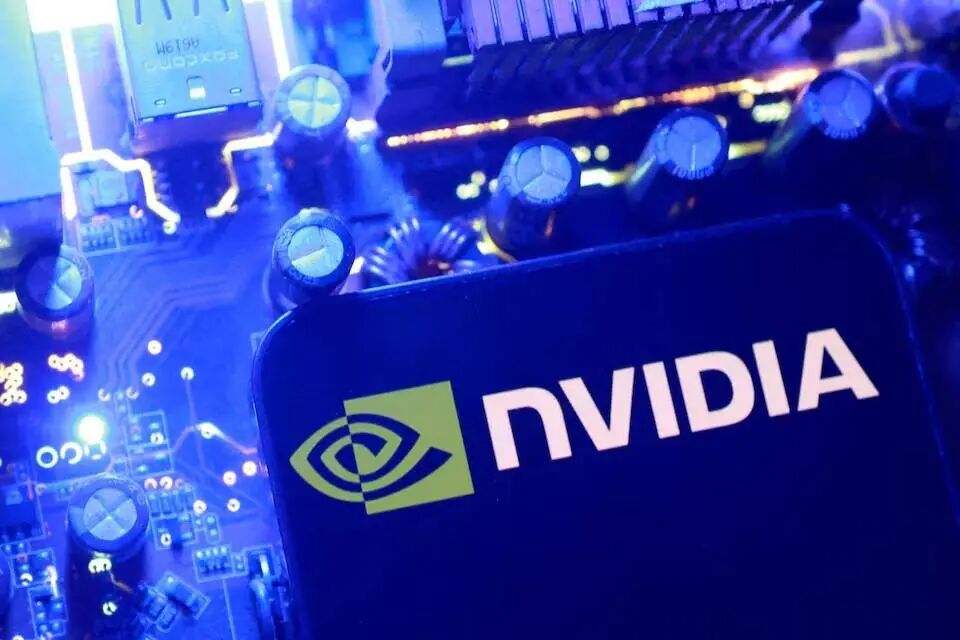 NVIDIA芯片在电路板上的特写