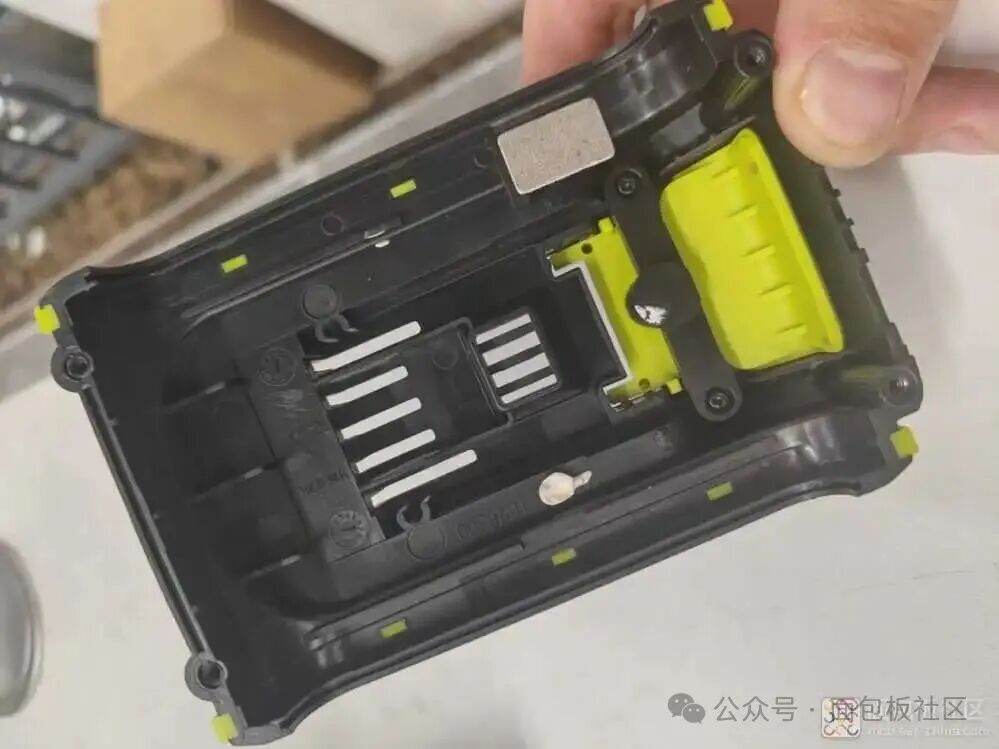 顶盖内部加强筋结构