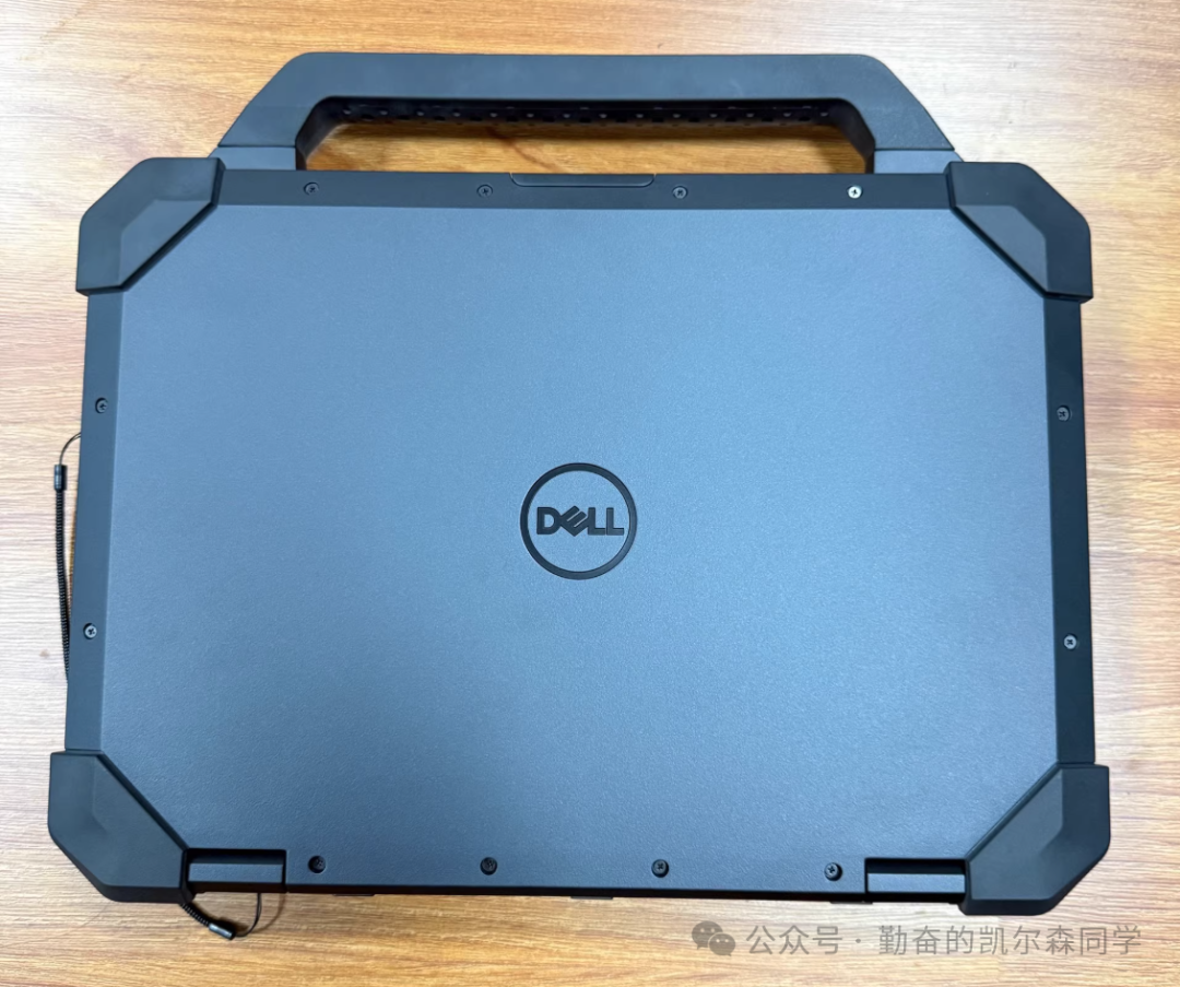 戴尔Latitude 7424 Rugged Extreme坚固型笔记本电脑外观